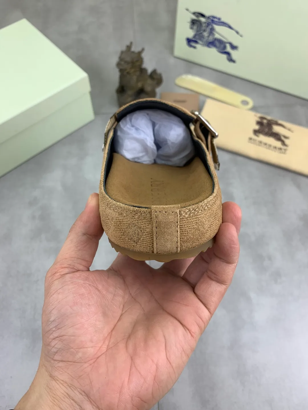 Men's Men's Shoes 💰P620 💰【New Style】Top Version 🆘【Burberry】New Burberry Slippers are on the market with perfect workmanship! 🔥Perfect shape and top quality🙈Non-slip and wear-resistant high-end rubber outsole👣Versatile and comfortable shoes, standard size: 39-45 (38 46 customized) 5️⃣colors available Top-quality packaging